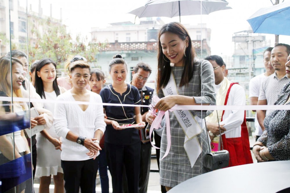 Miss Nagaland 2018 Mewetsho-ü Dianu cutting the ribbon during the opening of Dukru’s Salon & Academy held in Dimapur on March 23. (Morung Photo)